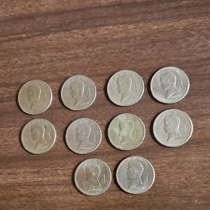 Set of (10) 1972 1 Peso Circulated Coins with Free Shipping.